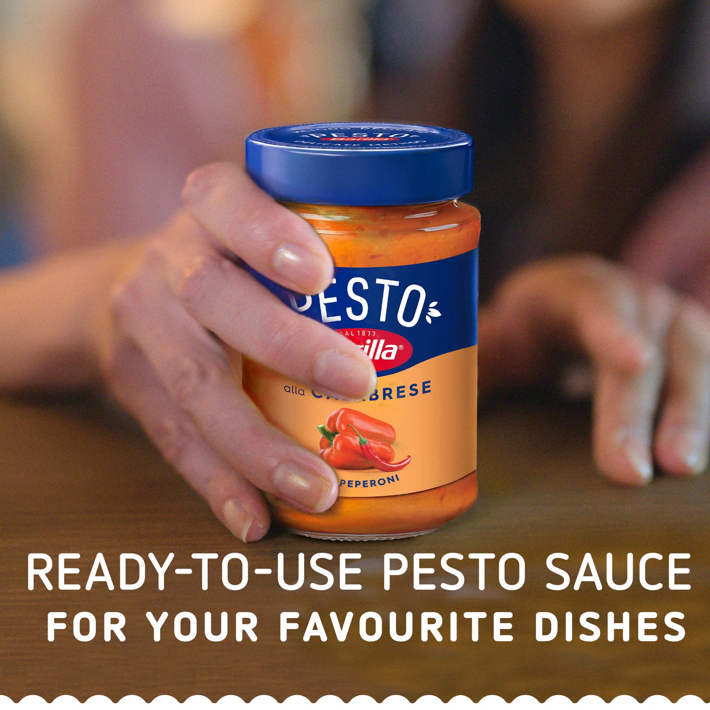 Barilla Pesto Calabrese Pasta Sauce with Chilli Peppers and Italian Cheese 190g