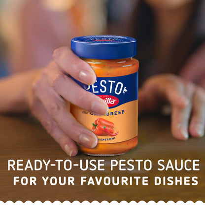 Barilla Pesto Calabrese Pasta Sauce with Chilli Peppers and Italian Cheese 190g